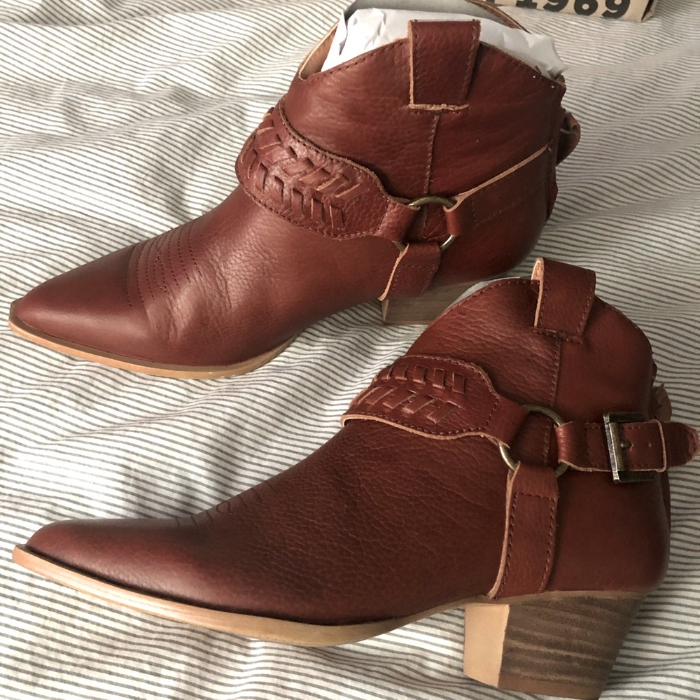 ⭐️SOLD⭐️Like New! Woman’s Leather Dingo Boots sz7.5